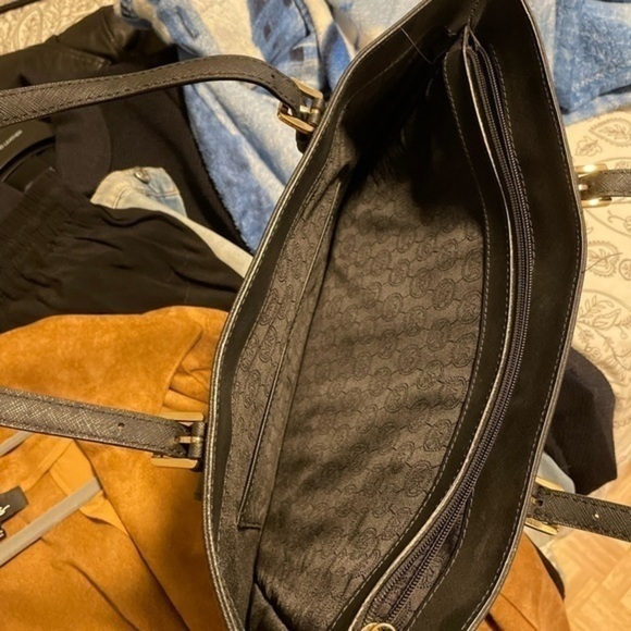 Black Michael Kors leather bag - Picture 7 of 8